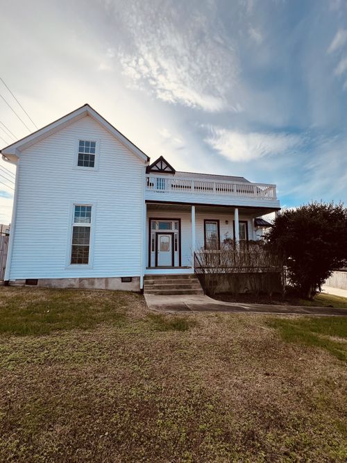 748 Main St, Clarksville, TN, 37040-3357 | Card Image