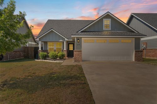 429 Travis Dr, McGregor, TX, 76657-1026 | Card Image