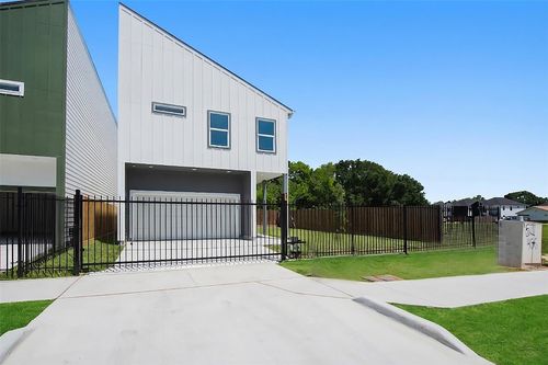 9311 Jutland Rd, Houston, TX, 77033 | Card Image