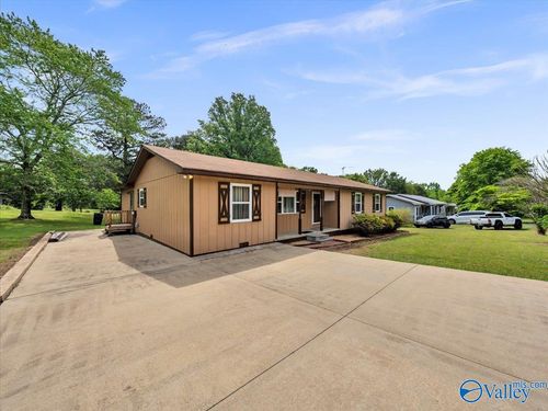 701 Lookout Ter E, Fort Payne, AL, 35967-7424 | Card Image