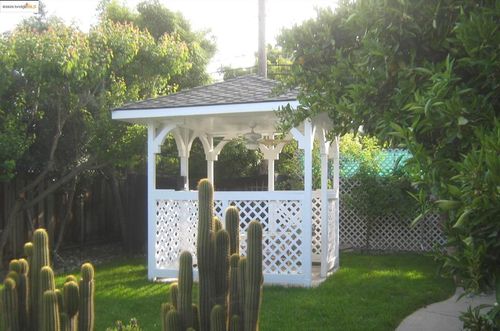 2075 Lakewood Dr, San Jose, CA, 95132-1024 | Card Image