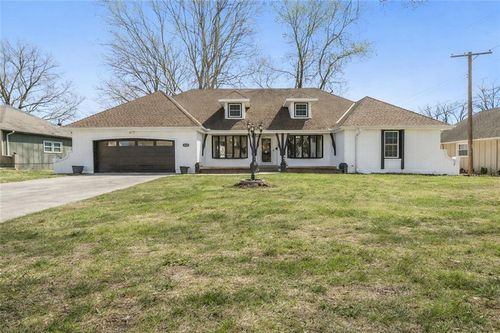 5219 Pleasant Ave, Kansas City, MO, 64133-2662 | Card Image