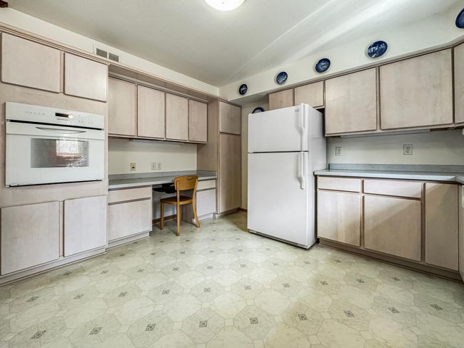 Kitchen | Image 10