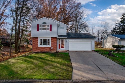 1831 Woodbine Cir Ne, Massillon, OH, 44646-2556 | Card Image