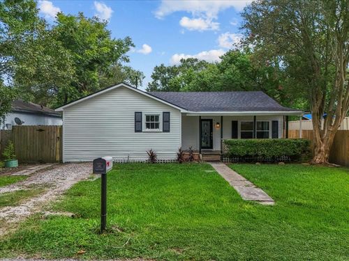 705 W Coombs St, Alvin, TX, 77511-2763 | Card Image