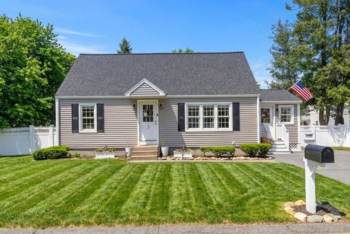 3 Coburn Ave, Tewksbury, MA, 01876-3831 | Card Image