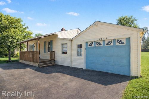 4845 Hatchery Rd, Waterford, MI, 48329-3637 | Card Image