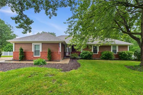 5625 W 201st St, Stilwell, KS, 66085-9350 | Card Image