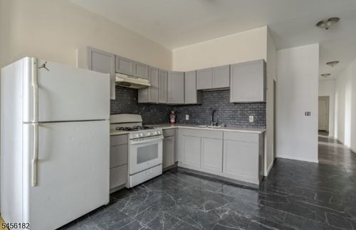 324 14th Ave, Newark, NJ, 07103-1224 | Card Image