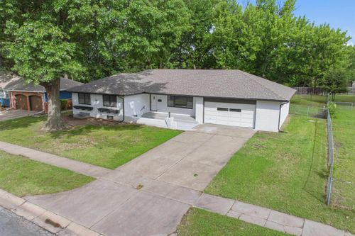 6720 E Zimmerly St, Wichita, KS, 67207-2818 | Card Image