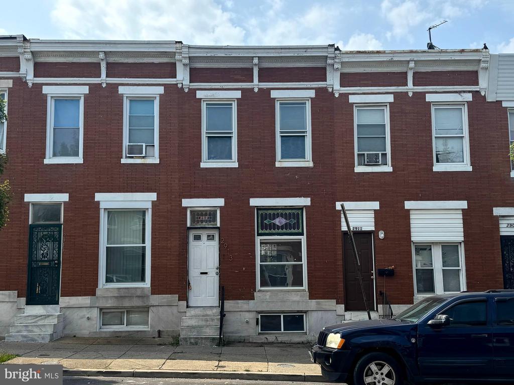 Monument St, Baltimore, MD 21205