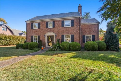 811 Park Pl, Hampton, VA, 23669-4153 | Card Image