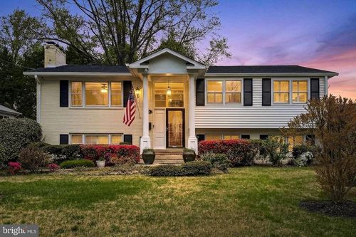 7052 Wardell St, ANNANDALE, VA, 22003-5811 | Card Image