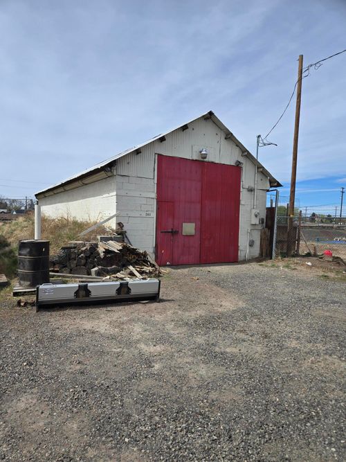 205 Se Railroad Boulevard, Redmond, OR, 97756 | Card Image