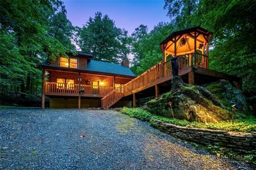 142 Village Cluster Rd, Beech Mountain, NC, 28604-8231 | Card Image