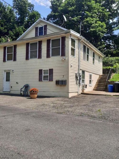 7 E Stuart St, Newton, NJ, 07860-2219 | Card Image