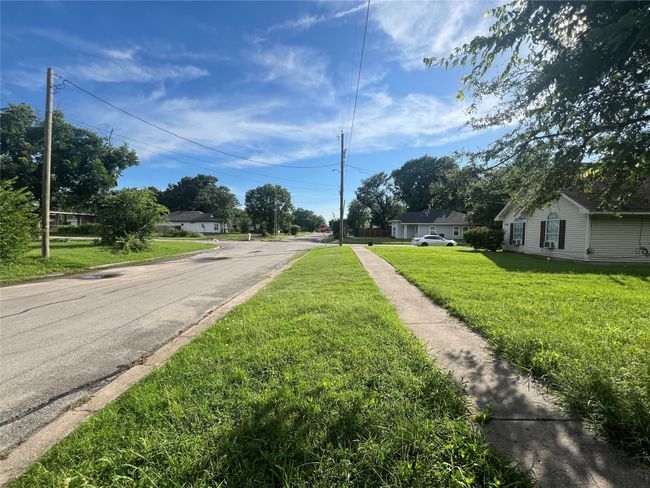 1302 E 6 Th Ave, Home with 0 bedrooms, 0 bathrooms and null parking in Corsicana TX | Image 5