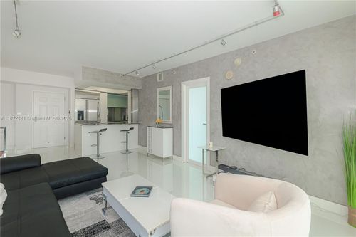 apt-617-2000 N Bayshore Dr, Miami, FL, 33137-5116 | Card Image