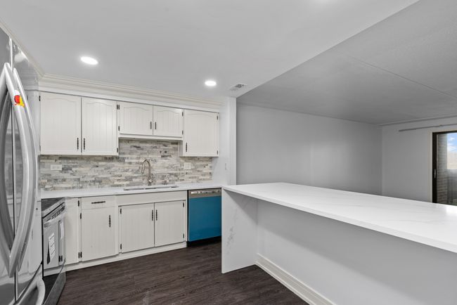APT-304 - 917 Vose Dr, Condo with 2 bedrooms, 2 bathrooms and 1 parking in Gurnee IL | Image 5