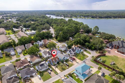 150 Beach Dr, Fort Walton Beach, FL, 32547-2467 | Card Image