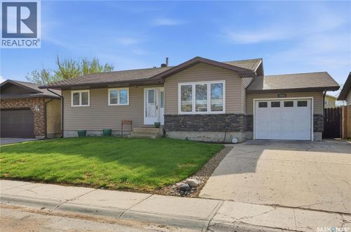 2815 Helmsing St, Regina, SK, S4V0W7 | Card Image