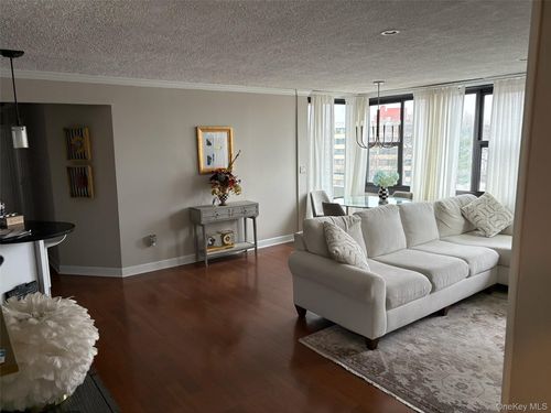 7c-10-24 166th St, Whitestone, NY, 11357-2239 | Card Image