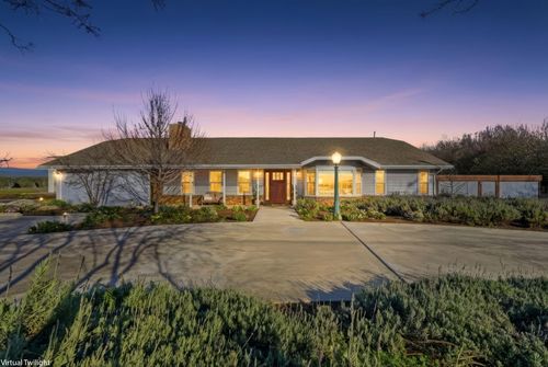 39532 Road 104, Dinuba, CA, 93618-9531 | Card Image