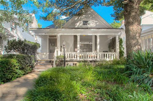 4217 Oak Street, Kansas City, MO, 64111 | Card Image