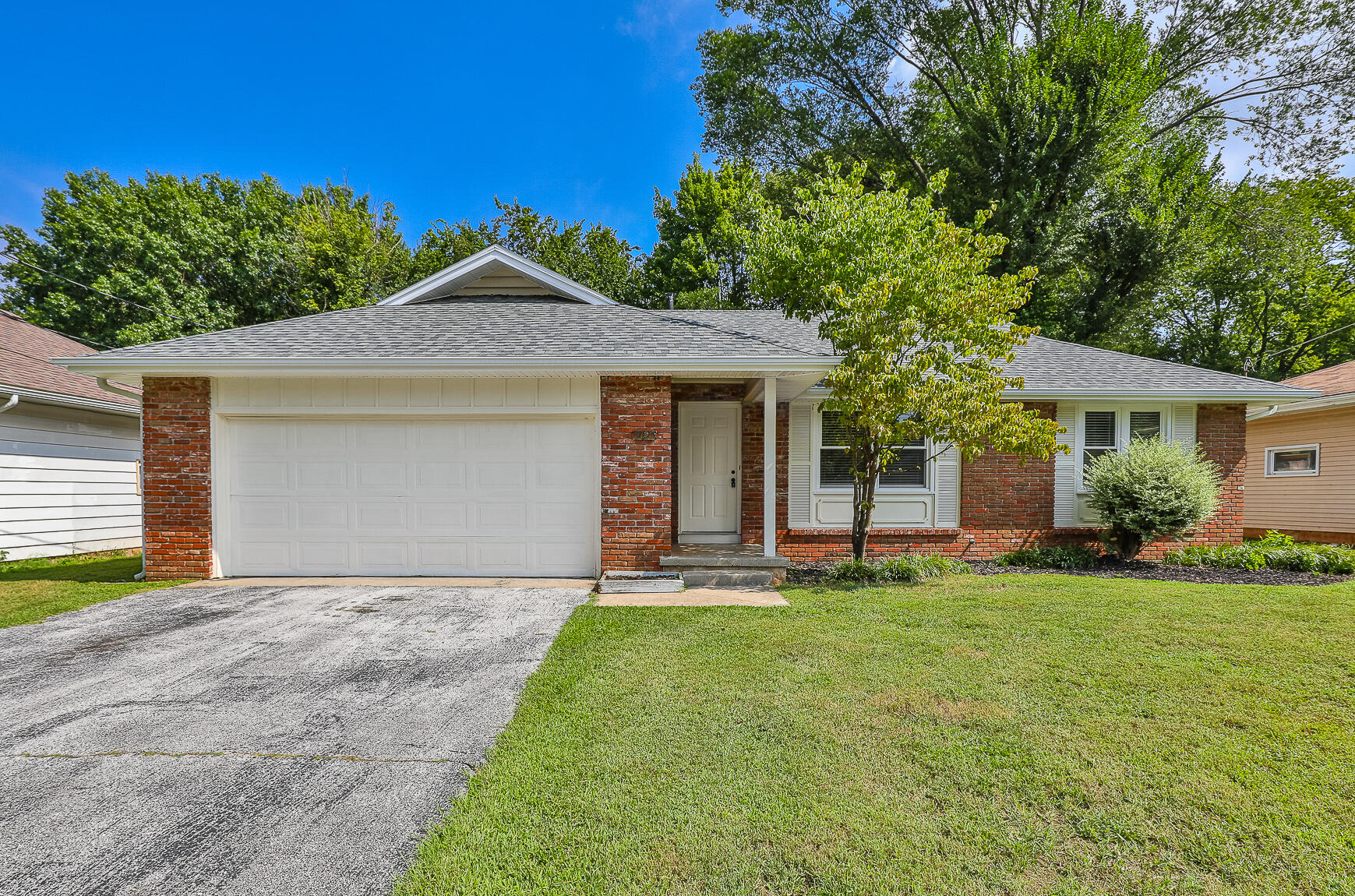 Hawkins St, Springfield, MO 65804