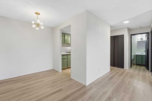 305-1113 37 St Sw, Calgary, AB, T3C1S5 | Card Image
