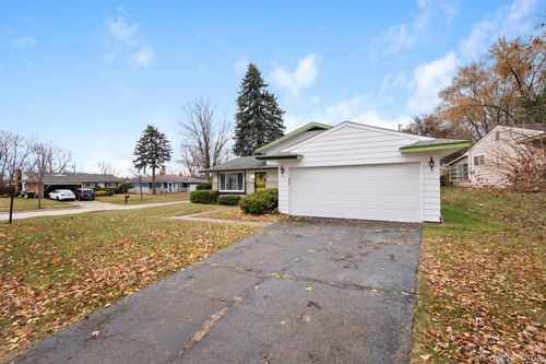 2694 Crofthill Dr, Auburn Hills, MI, 48326-3521 | Card Image