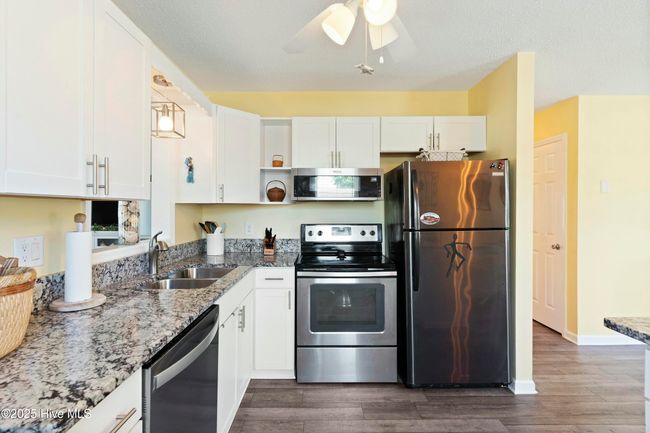 802 E Oak Island Dr, House other with 3 bedrooms, 2 bathrooms and null parking in Oak Island NC | Image 13