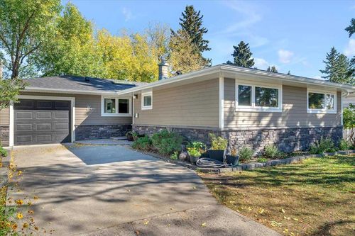 74 Walnut Drive Sw, Calgary, AB, T3C3H3 | Card Image