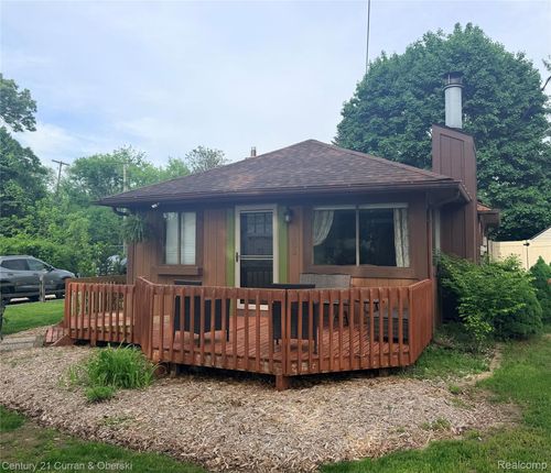 8303 Lagoon St, Commerce Township, MI, 48382-4753 | Card Image