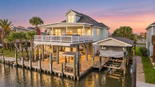 19 King Fish Ln, Freeport, TX, 77541-9610 | Card Image