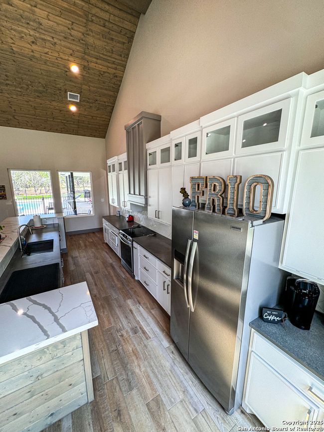 34 Lazy Dr, House other with 5 bedrooms, 6 bathrooms and null parking in Concan TX | Image 9