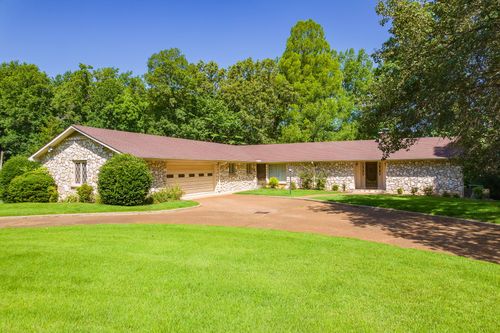 215 Eastern Shores Dr, Lexington, TN, 38351-1203 | Card Image