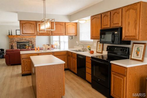 1118 Treeshade Dr, Saint Peters, MO, 63376-3886 | Card Image