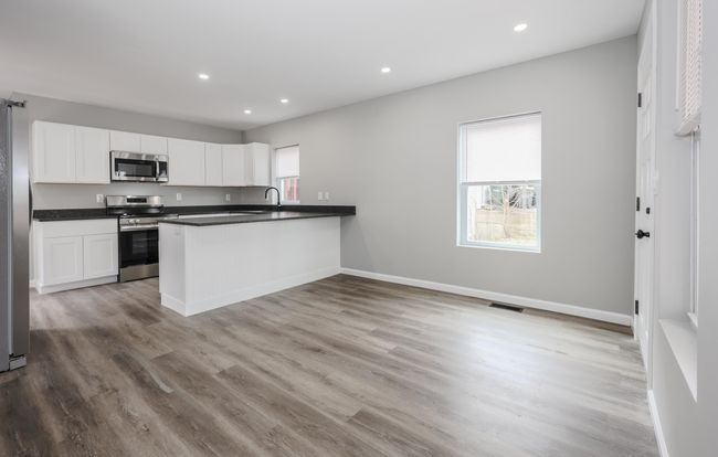319 Mechanic St, House other with 6 bedrooms, 3 bathrooms and null parking in Laconia NH | Image 17