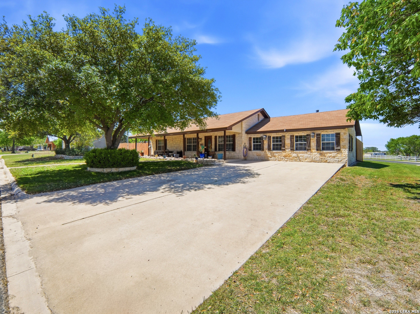 103 Fawn Run, Pending in Kerrville - eXp Realty