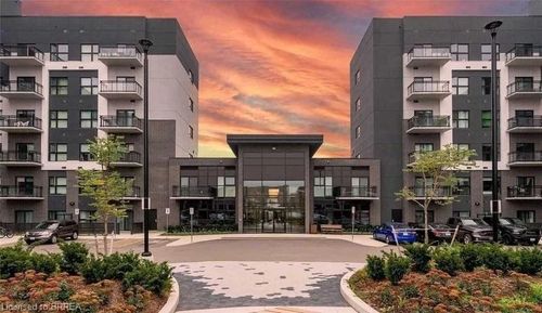 207-102 Grovewood Common, Oakville, ON, L6H0X2 | Card Image