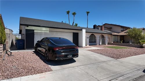 3540 Moraga Dr, Las Vegas, NV, 89103-1035 | Card Image