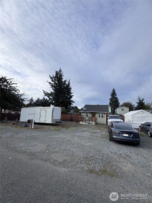 901 113th St S, Tacoma, WA, 98444-4907 | Card Image