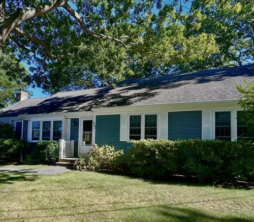 17 Worcester Ln, Hyannis, MA, 02601-2476 | Card Image