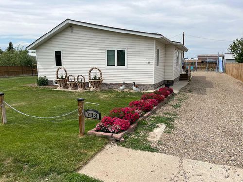 733 3rd Street S, Grassy Lake, AB, T0K0Z0 | Card Image