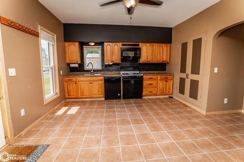 101 5th St Nw, State Center, IA, 50247-1029 | Card Image