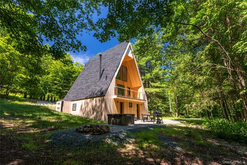 9 Mountain Ln, Napanoch, NY, 12458-2016 | Card Image