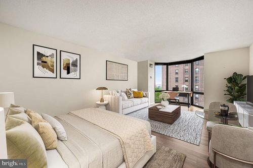 15m-2018 Walnut St, PHILADELPHIA, PA, 19103-5608 | Card Image