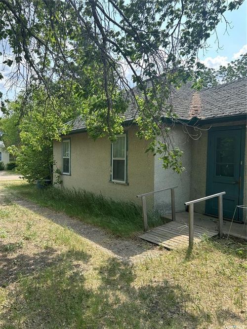 107 1st Ave E, Parkside, SK, S0J2A0 | Card Image