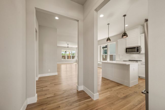 207 W 7 Th St, House other with 4 bedrooms, 3 bathrooms and null parking in Justin TX | Image 9